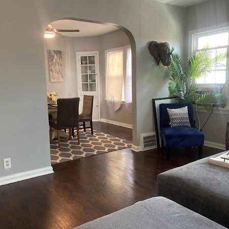 Cozy, Upstairs Apartment Pets Welcome With Fee Family Friendly Close To Everything 克里夫兰 外观 照片