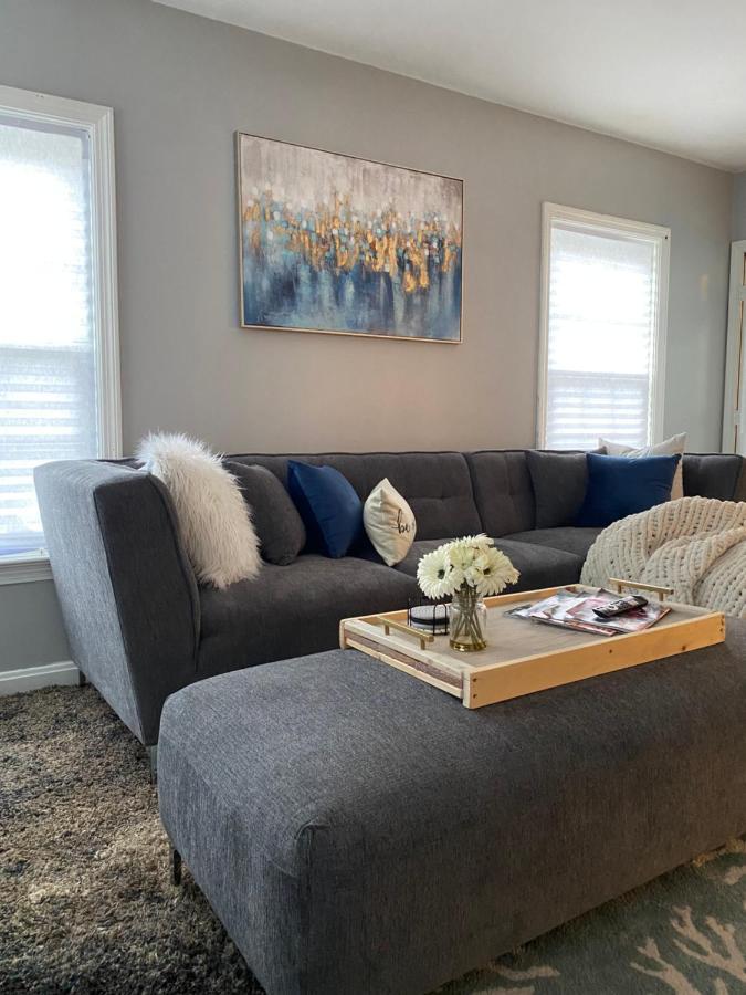 Cozy, Upstairs Apartment Pets Welcome With Fee Family Friendly Close To Everything 克里夫兰 外观 照片