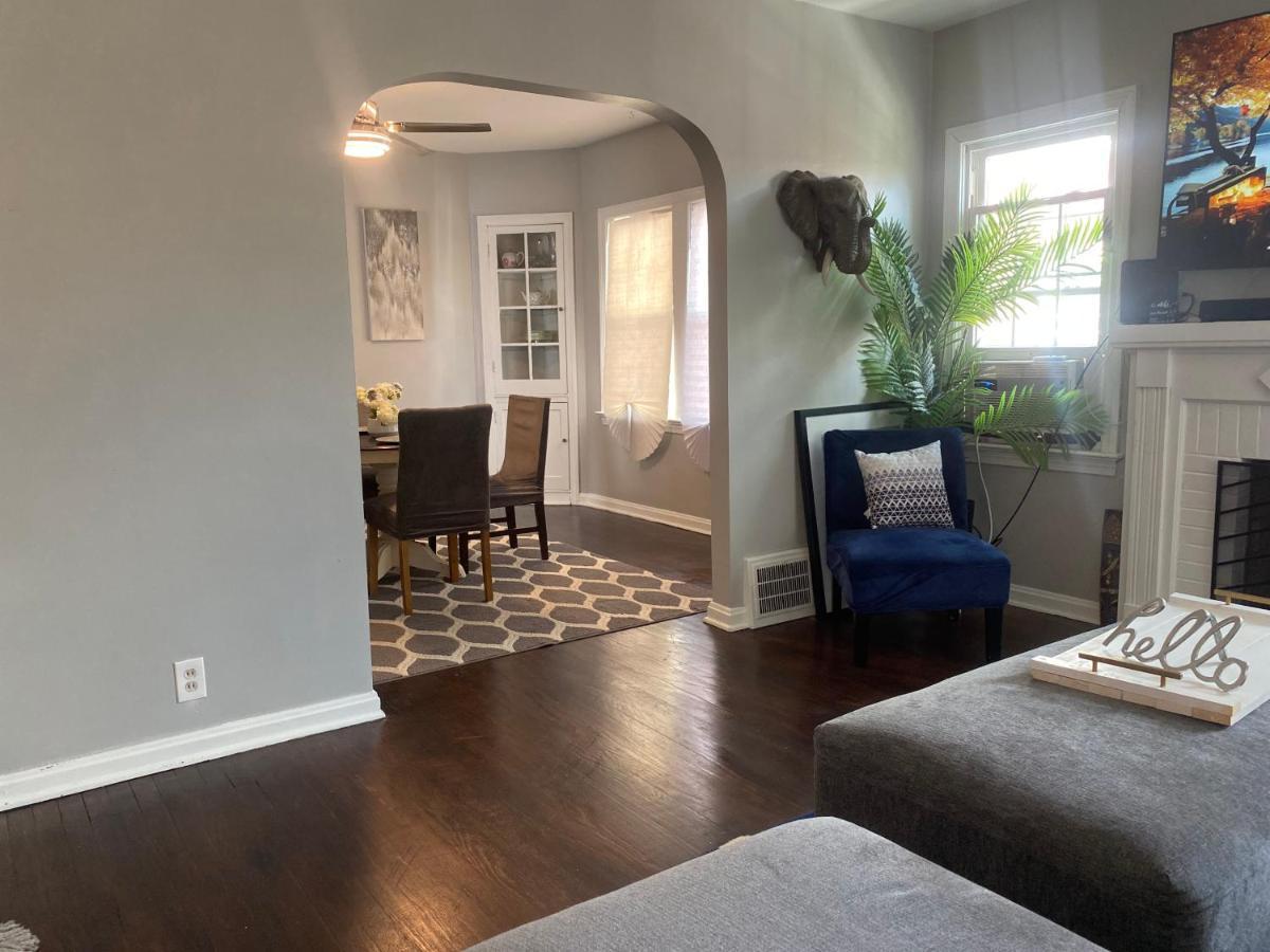Cozy, Upstairs Apartment Pets Welcome With Fee Family Friendly Close To Everything 克里夫兰 外观 照片