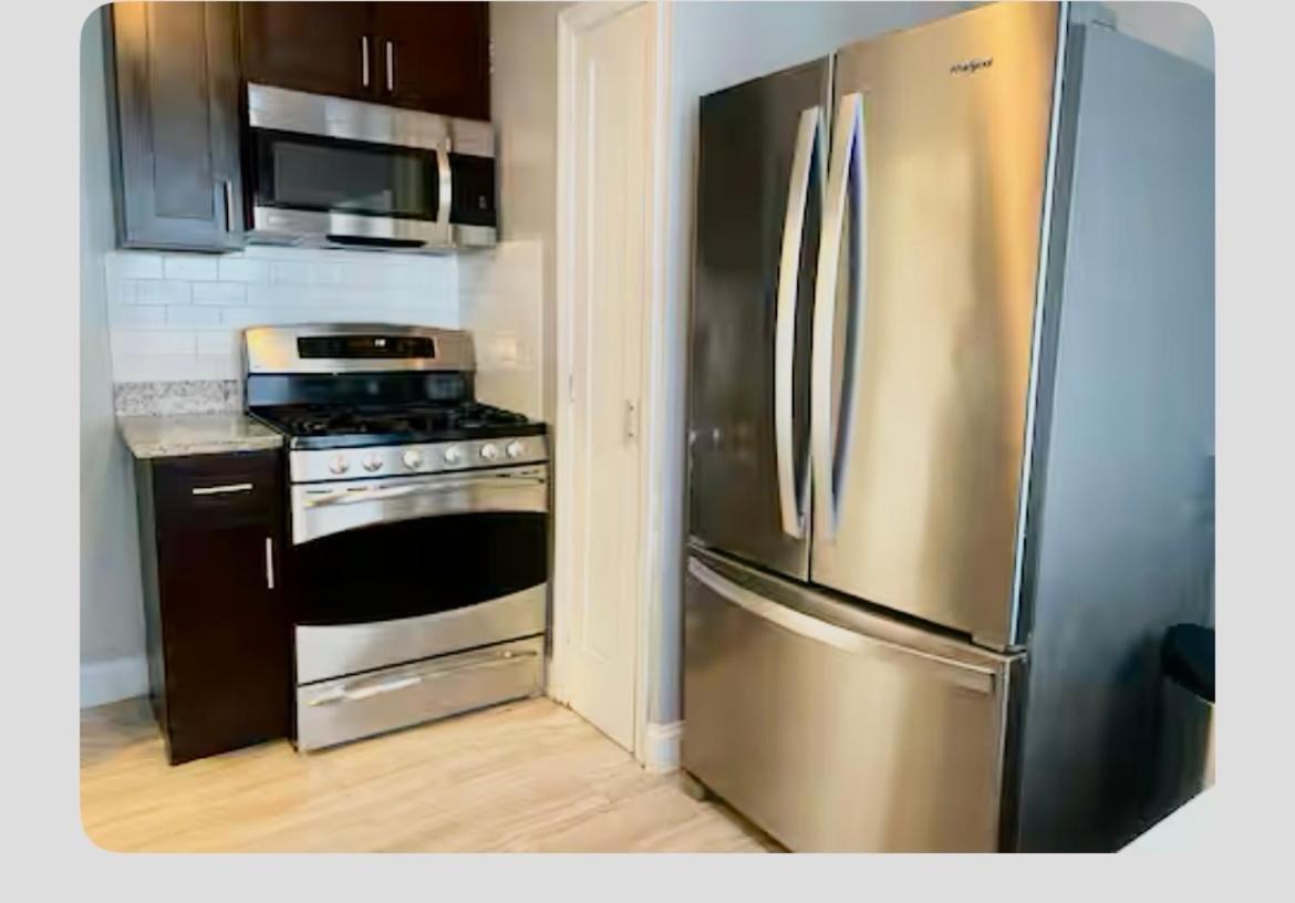 Cozy, Upstairs Apartment Pets Welcome With Fee Family Friendly Close To Everything 克里夫兰 外观 照片